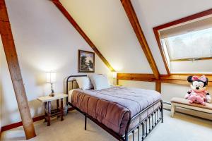 a bedroom with a bed with a teddy bear sitting on a chair at The Glengreen Retreat in Littleton