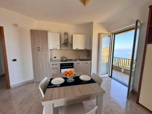 Η κουζίνα ή μικρή κουζίνα στο Villa sul tramonto +24 φωτογραφίες