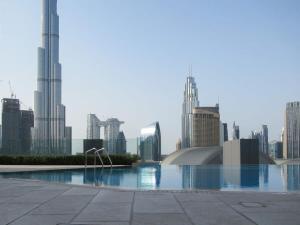 a view of a city skyline with a fountain at Frank Porter - Boulevard Point in Dubai