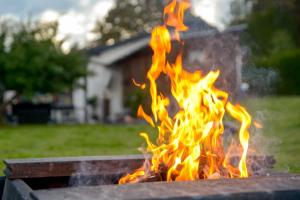 Kemudahan BBQ tersedia untuk tetamu di rumah percutian
