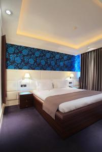 Una cama o camas en una habitación de Garni Hotel Crystal