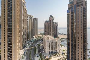 uma vista aérea de uma cidade com edifícios altos em Frank Porter - Creek Horizon Tower 2 em Dubai