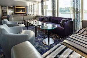 a living room with couches and a table at KD Hotelship Frankfurt Untermainkai in Frankfurt/Main
