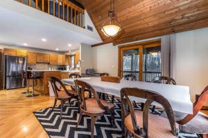 a dining room with a table and chairs and a kitchen at 4 Bdrm Dog-Friendly Territory Getaway in Galena