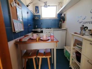 Kuchyň nebo kuchyňský kout v ubytování Casa di Arturo Mansarda