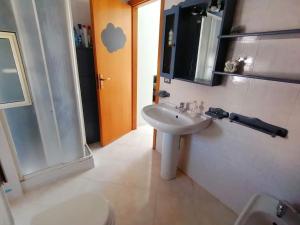 Koupelna v ubytování Casa di Arturo Mansarda + 37 fotografií