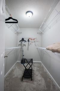 a room with a stand up shower in a room at The Perfect Stay - Your Relaxing Getaway in Valdosta
