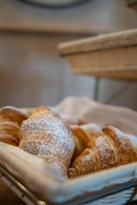 a basket of bread with powdered sugar on it at Relais Villa Al Vento in Incisa in Valdarno