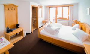 Postel nebo postele na pokoji v ubytování Workation Apartments - 24-7 Self-Checkin - Hotel Postigliun Sedrun