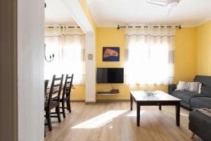 Televízia a/alebo spoločenská miestnosť v ubytovaní Vincent's House