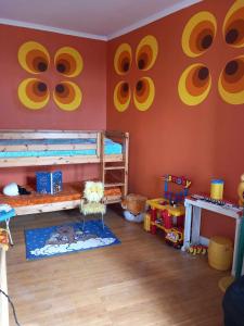 a room with two bunk beds and many toys at Vintage ,le paradis des enfants wifi draps parking free in Thiers