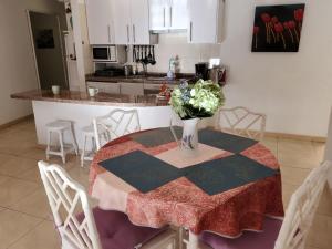 Kuchyň nebo kuchyňský kout v ubytování Apartamento Angel Pto Santiago