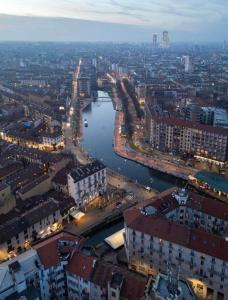 Nespecifikovaný výhled na destinaci Milán nebo výhled na město při pohledu z penzionu