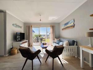 Χώρος καθιστικού στο Martinique Cove 18