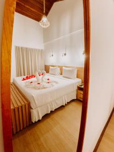 a bedroom with a bed with flowers on it at Pousada Luar da Ilha in Fernando de Noronha