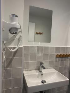 A bathroom at Hotel Virgen de Covadonga