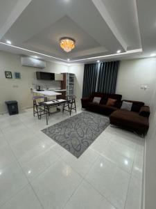 Ein Sitzbereich in der Unterkunft Lovely High Quality Self Check-in Apartments شقق سلام بالدخول الذاتي