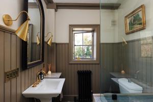 een badkamer met een wastafel, een toilet en een raam bij Serene Estate - Heated Saltwater Pool, Sauna, 5 Mins to Hudson in Catskill