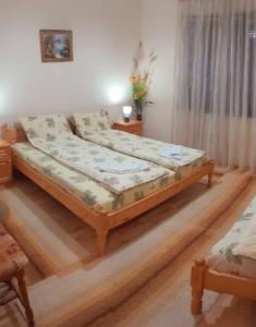 een slaapkamer met een bed en 2 tafels bij Къща за гости Еленска свежест in Elena