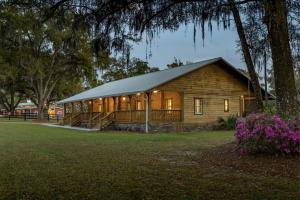 Zahrada ubytování Tranquil Suite with Porch Less Than 2 Mi to Cedar Lakes!