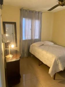 Postel nebo postele na pokoji v ubytování Apartamento en Santo Domingo Este, Urbanización moises, a 40 minutos playa boca chica