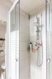 a shower with a glass door in a bathroom at Stud SDB perso et taxi CDG extra in Aulnay-sous-Bois