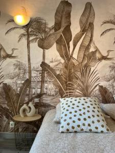 a bedroom with a mural of palm trees at Ti kaz'la in Martigues