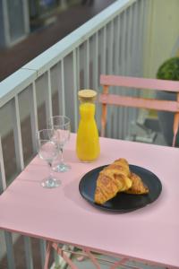 a table with a plate of pastries and a bottle of juice at Eldorado, vue mer, terrasse, hypercentre Touquet in Le Touquet-Paris-Plage