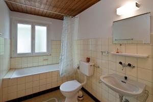 Koupelna v ubytování Hotel Park + 28 fotografií