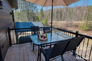 Μπαλκόνι ή βεράντα στο Cottage Quebec - La Nepheline