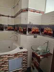 a bathroom with a tub and a glass sink at Hotel Las Canastas in Jaén