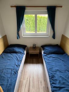 Postel nebo postele na pokoji v ubytování Chata v Bučinách