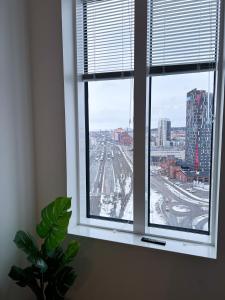 a window in a room with a view of a city at Upouusi luksusasunto! / Areena / Juna-asema /4hlö in Tampere
