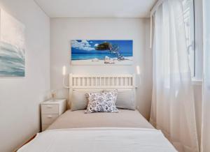 a small bedroom with a bed and a window at Casa Alla Roccabella in Minusio