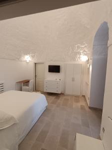 Postel nebo postele na pokoji v ubytování Borgofreddo Luxury Suite