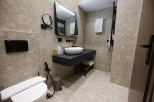 Vannituba majutusasutuses CLOUD 5 Blloku Rooms Tirana