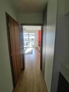 a hallway with a door to a room at Rezidencia Albelli in Košice