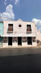 a white building on the side of a street at Hotel Margarita in Mérida