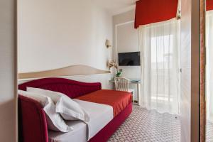 Postel nebo postele na pokoji v ubytování Hotel Caravelle
