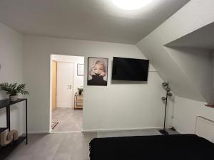 TV a/nebo společenská místnost v ubytování FarawayHomes Studio Bad Leonfelden #10