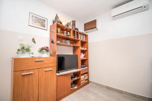 TV a/nebo společenská místnost v ubytování Apartment Maras
