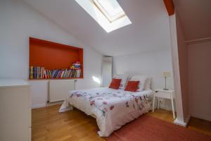 Imagen de la galería de Atelier loft proche Halles Tours, en Tours 18 fotos más