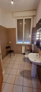 A bathroom at Bolognina Apartments