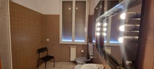 A bathroom at Bolognina Apartments
