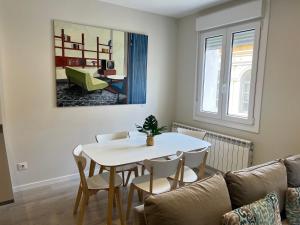 Posedenie v ubytovaní EL RINCON DE LA MERCED junto Laurel Aire acondicionado By Apartamentos Logrono