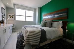 Ένα ή περισσότερα κρεβάτια σε δωμάτιο στο Renovated 21st Floor Private Unit located in Coconut Grove Hotel