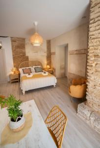 a bedroom with a bed and a table and chairs at La casa de las flores in Toro