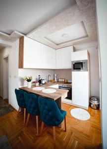 Kuchyň nebo kuchyňský kout v ubytování Apartman VELUK