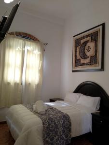a bedroom with two beds and a window at CASONA ALBARELO in Puebla