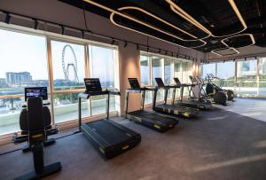 Pusat kebugaran dan/atau fasilitas kebugaran di DoubleTree by Hilton Dubai Jumeirah Beach